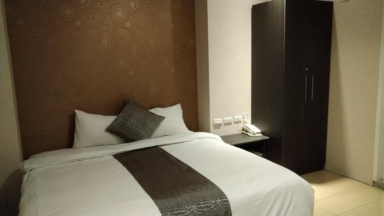 Boston Plus Hotel Цзяи Экстерьер фото