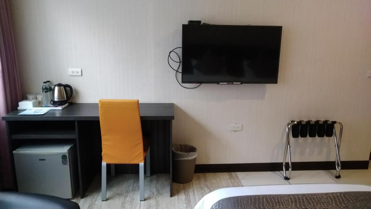 Boston Plus Hotel Цзяи Экстерьер фото